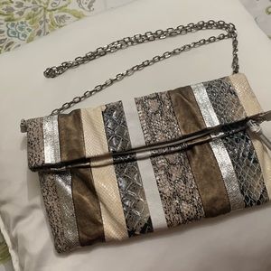 Aldo clutch